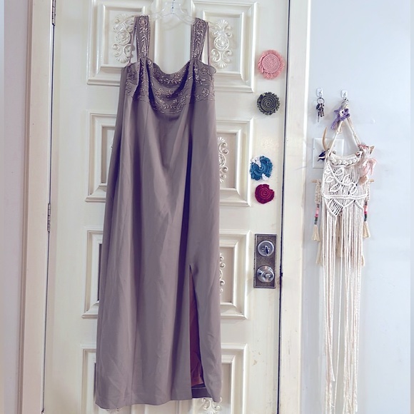 Ladies Special Occasions Evening Gown -Hand Placed Beaded Formal Dress US 16 - Picture 2 of 15